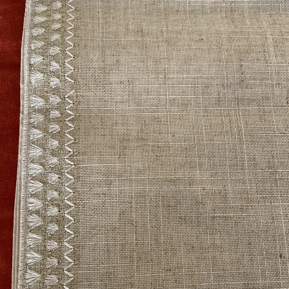 Table Runner - Picture 2 of 4
